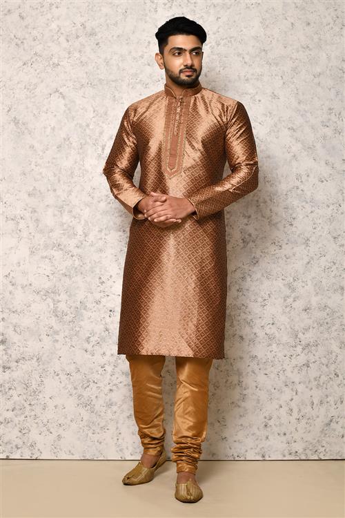 https://media.vinhemfashion.com/Images/RajsahiVol5BVLS419K9YM31GUIO/image/designer